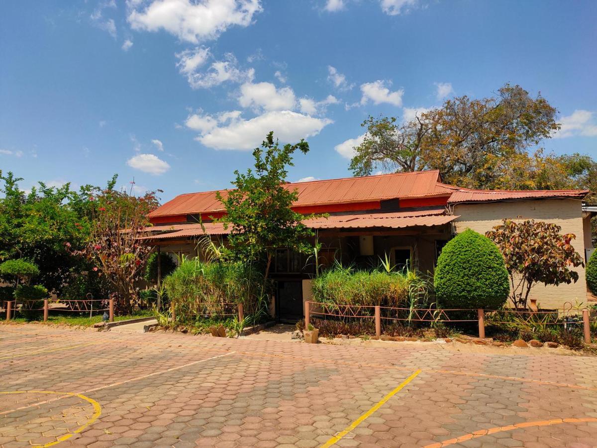 Golden Days Lodge Livingstone Ngoại thất bức ảnh